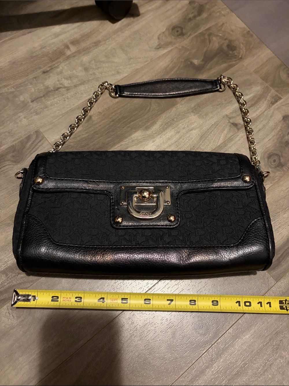 DKNY Black Chain-Handle Shoulder Bag with Turn-Lock Closure - Picture 8 of 9